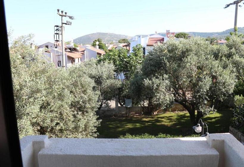 غرفة قياسية مزوَّدة بشُرفة, Arinnanda Otel