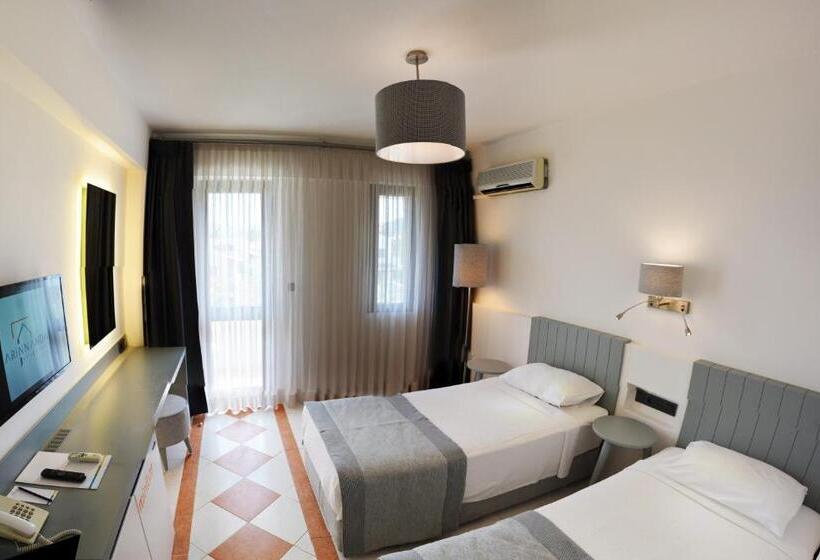 غرفة قياسية مزوَّدة بشُرفة, Arinnanda Otel