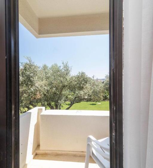 غرفة إقتصادية ثلاثية, Arinnanda Otel