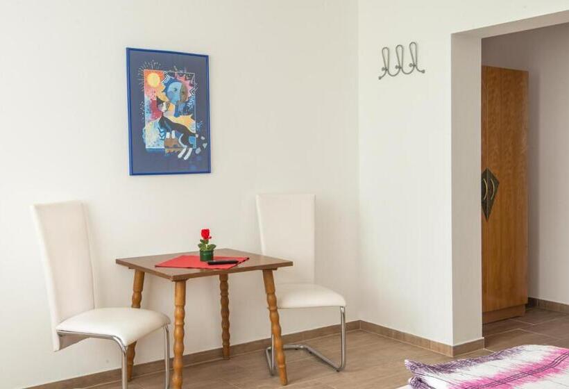 带阳台标准四人间, Bed & Breakfast Eckwirt