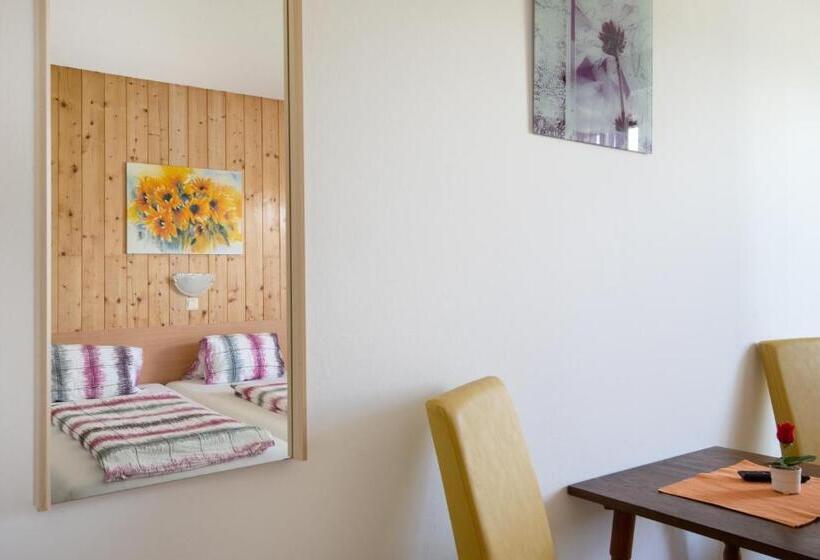 带阳台标准四人间, Bed & Breakfast Eckwirt