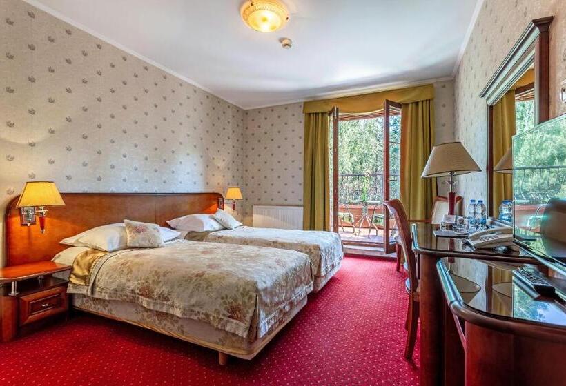 חדר סופריור, Dworek Tryumf