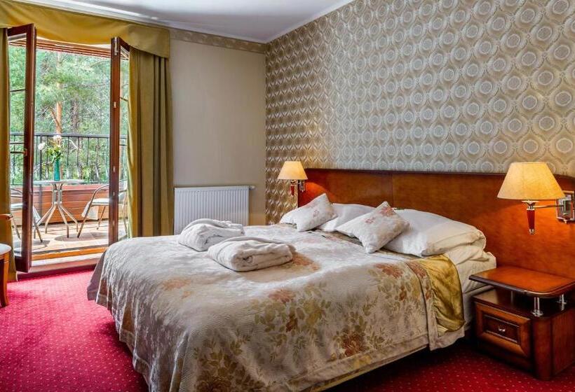 חדר דלוקס, Dworek Tryumf