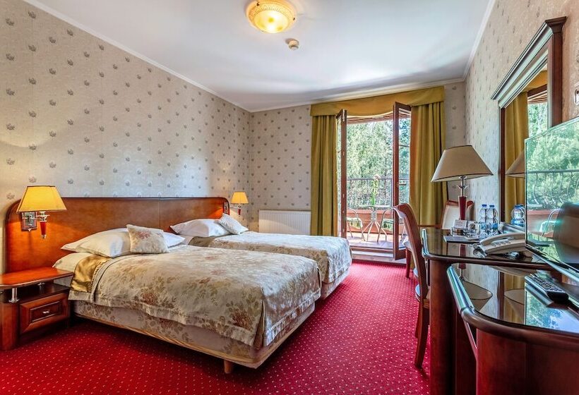 חדר סופריור, Dworek Tryumf