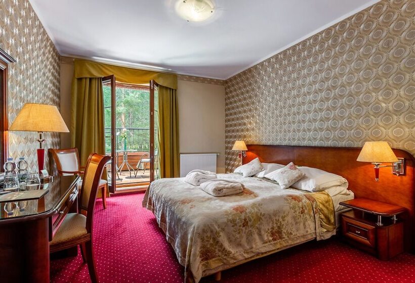 חדר דלוקס, Dworek Tryumf