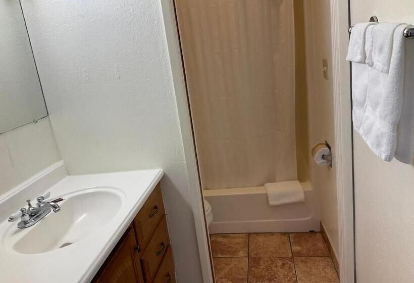 غرفة قياسية سرير كينج, Front Street Inn