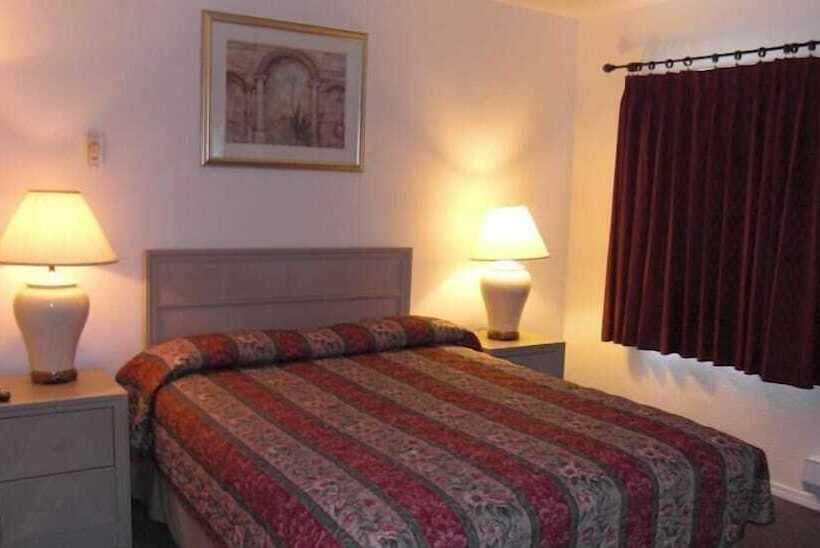 جناح عائلي, Front Street Inn