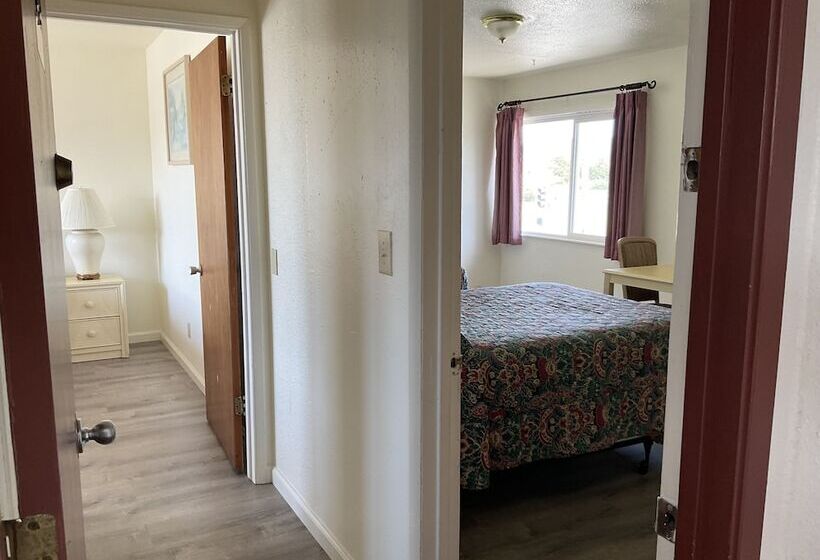 جناح عائلي, Front Street Inn