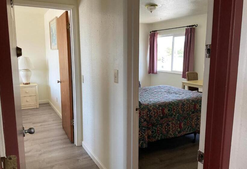 جناح عائلي, Front Street Inn