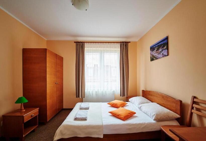 标准单人间, Ik Gołdap