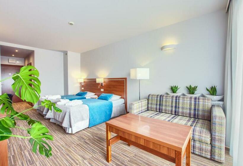 标准间, Ikar Plaza