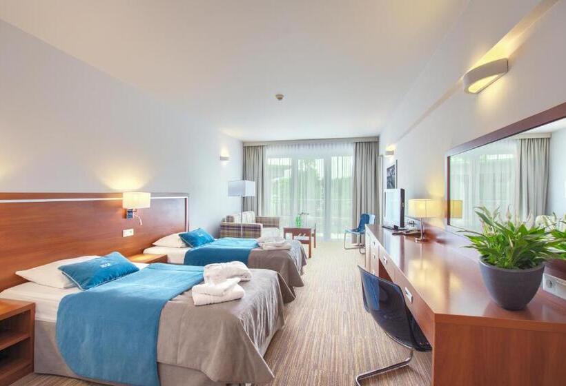 标准单人间, Ikar Plaza