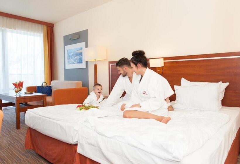 标准间, Ikar Plaza