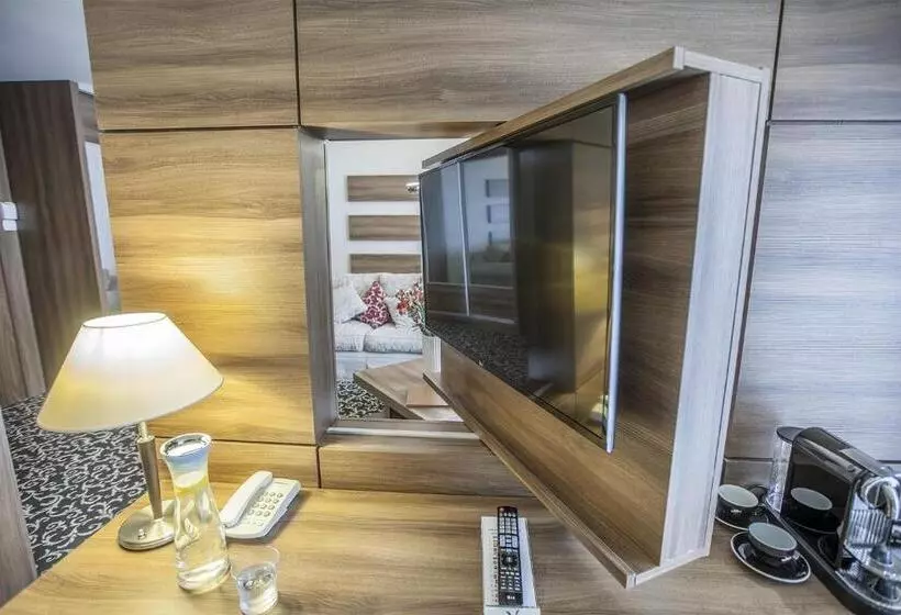 Juniorsviitti Puutarhanäkymä, Kormoran Medispa