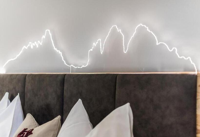 חדר פנטהאוז, Laurin