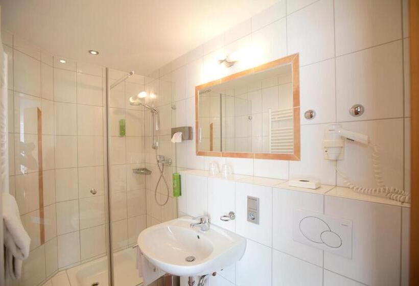 家庭间, Neumaiers Hirsch Gasthof Und Land