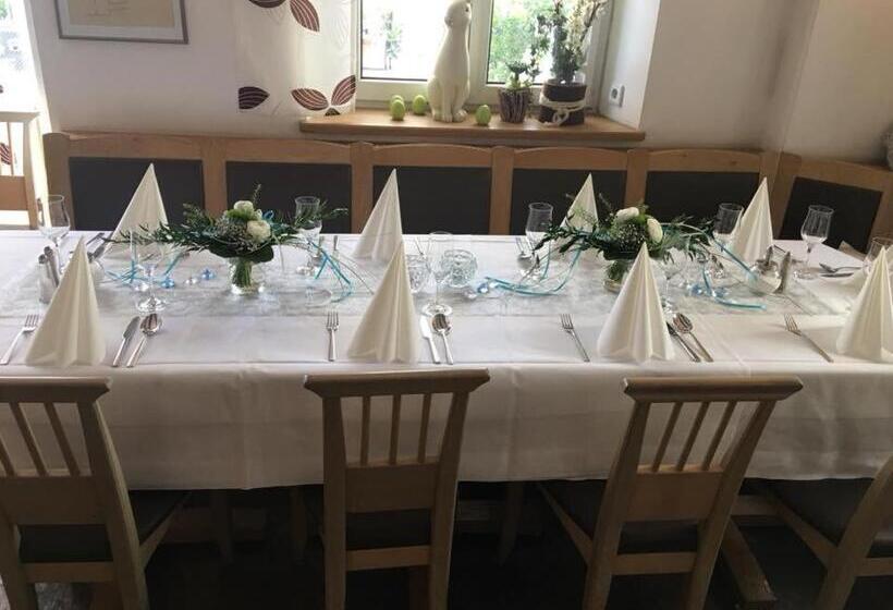 家庭间, Neumaiers Hirsch Gasthof Und Land