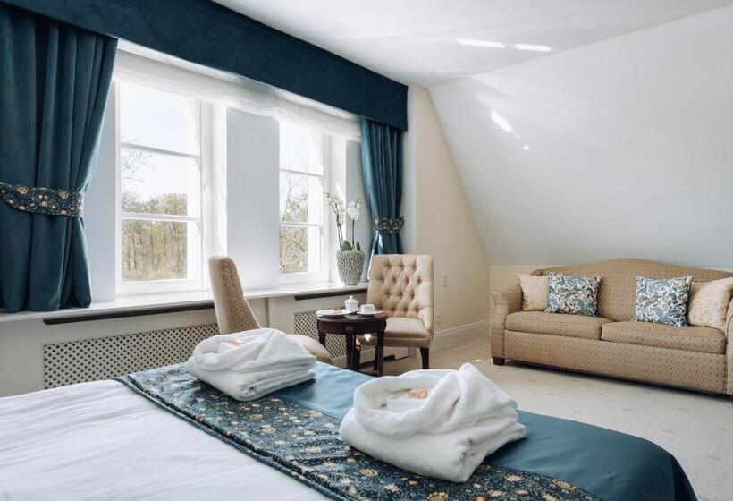 סוויטה, Pałac Romantyczny