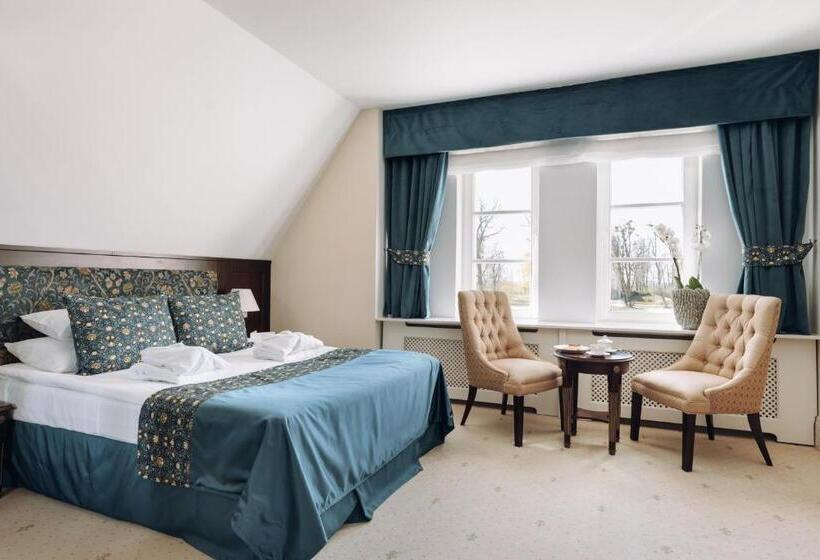 סוויטה, Pałac Romantyczny