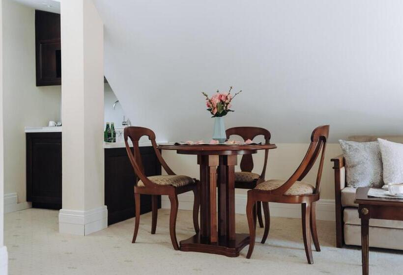 דירת חדר נוף לגינה, Pałac Romantyczny