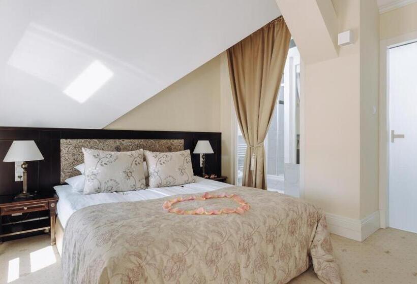 דירת חדר נוף לגינה, Pałac Romantyczny