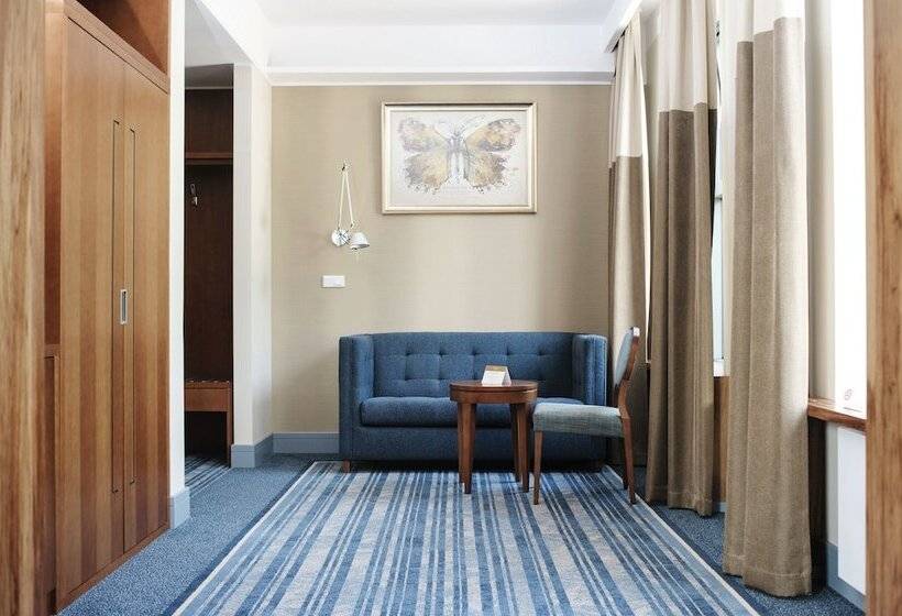 סוויטה, Pałac Romantyczny