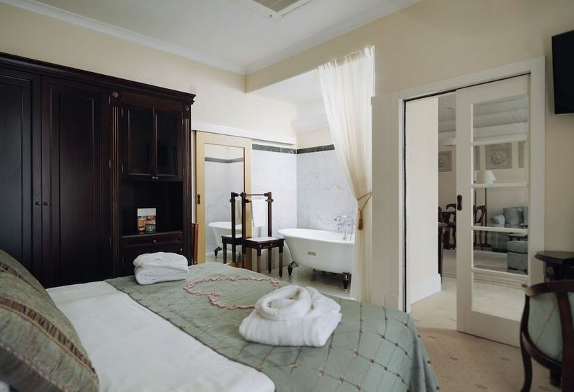 סוויטה, Pałac Romantyczny