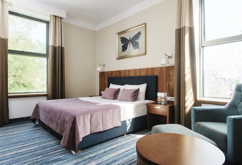 סוויטה, Pałac Romantyczny