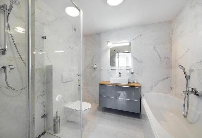 سوییت لوکس, Pegaz