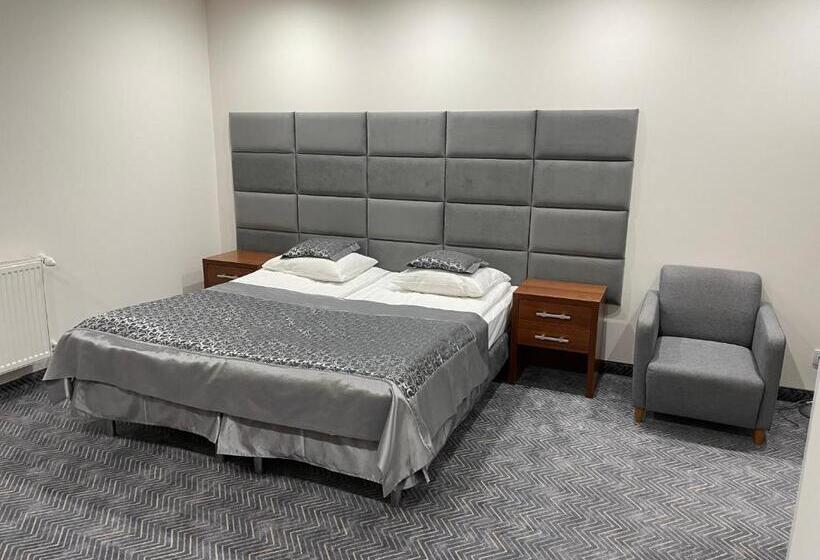 اتاق خانوادگی, Pegaz