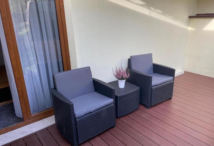 اتاق خانوادگی, Pegaz