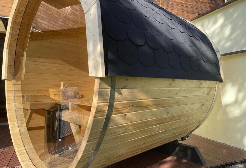 اتاق خانوادگی, Pegaz