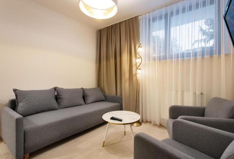 اتاق خانوادگی, Pegaz