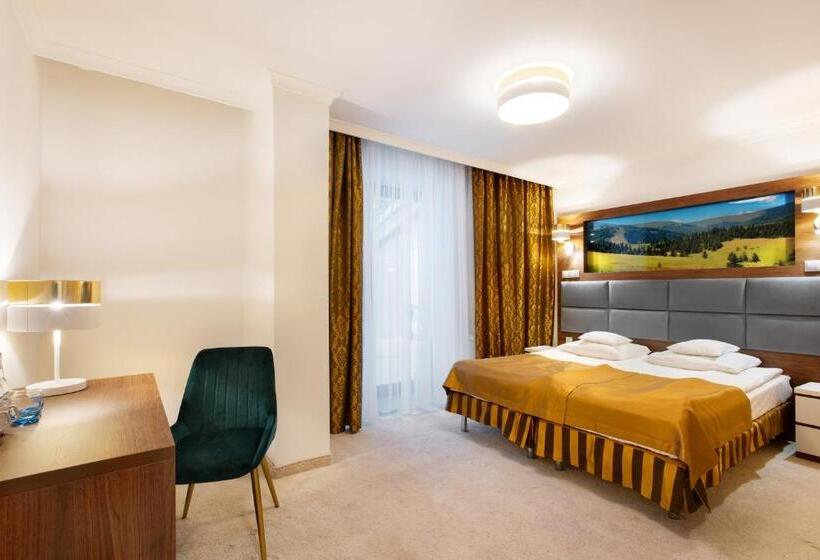 اتاق خانوادگی, Pegaz