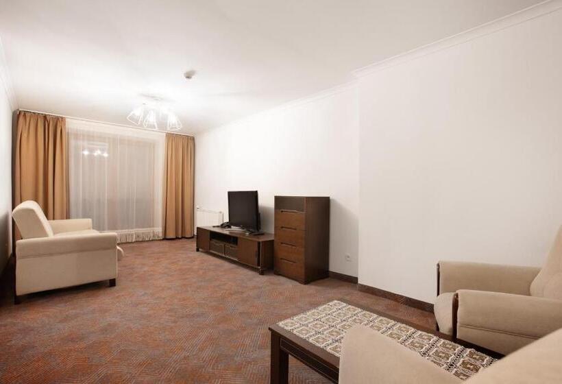 اتاق خانوادگی, Pegaz