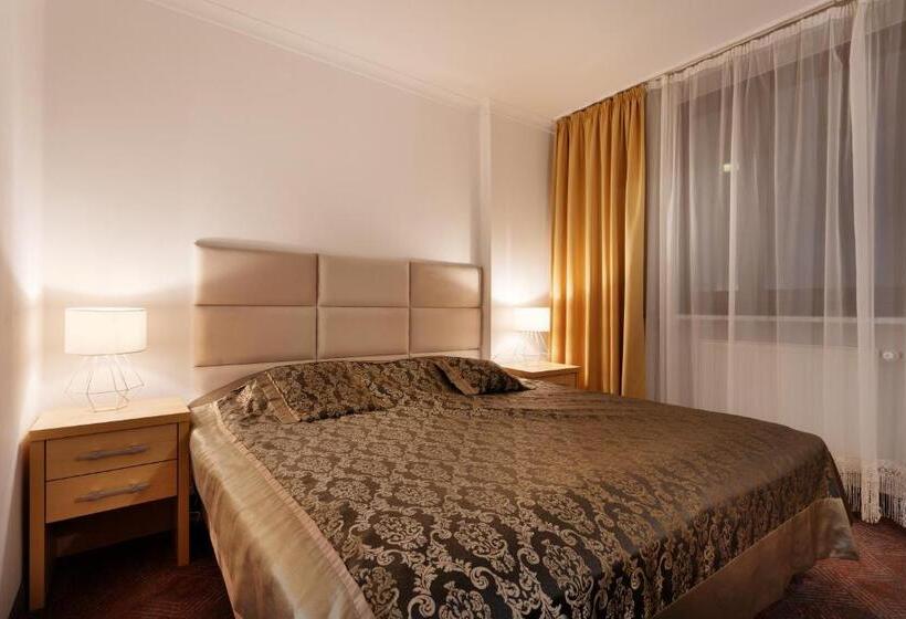 اتاق خانوادگی, Pegaz