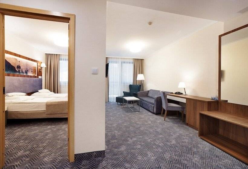 اتاق خانوادگی, Pegaz