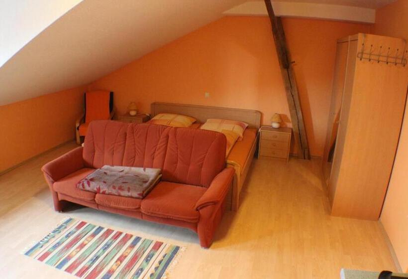 شقة غرفة واحدة, Reiterhof Könning