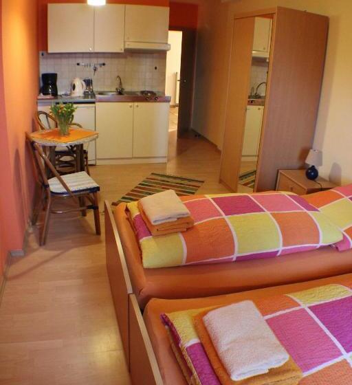 شقة غرفة واحدة, Reiterhof Könning