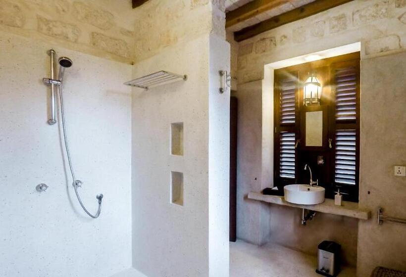 سوییت جونیور با چشمانداز دریا, The Charming Lonno Lodge Watamu