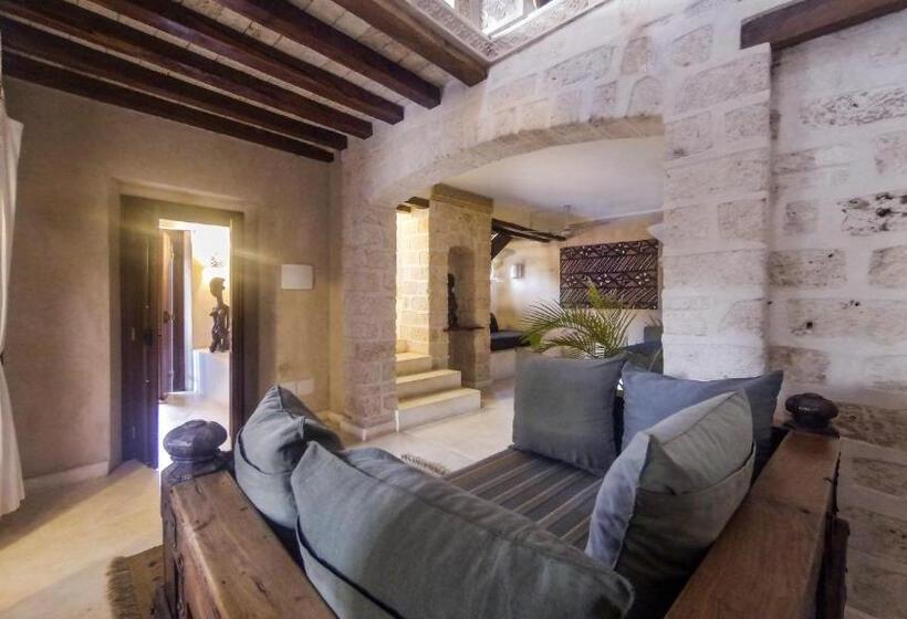 سوییت, The Charming Lonno Lodge Watamu