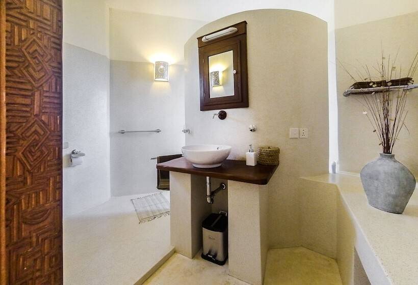 اتاق لوکس با چشمانداز دریا, The Charming Lonno Lodge Watamu
