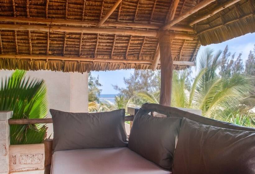 سوییت با چشم‌انداز دریا, The Charming Lonno Lodge Watamu