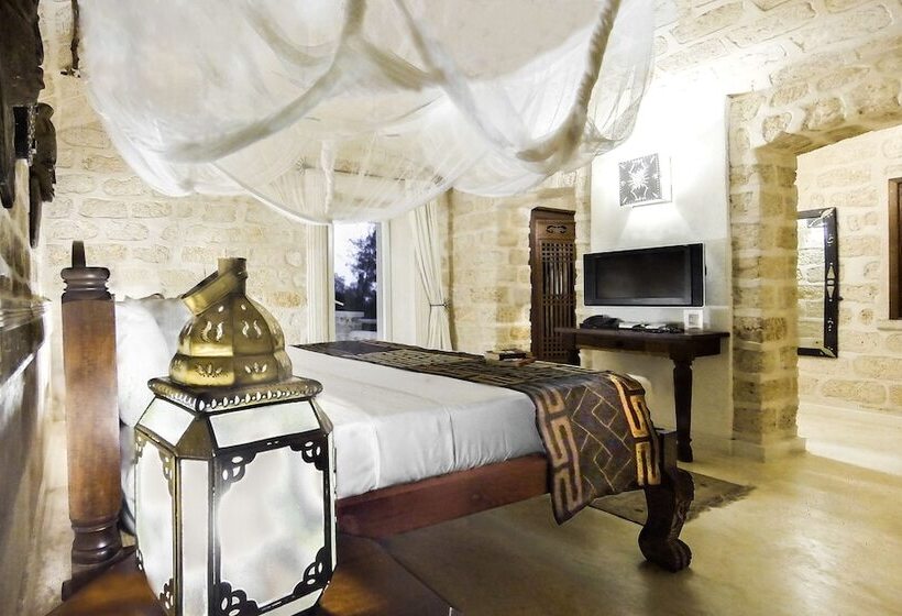 سوییت با چشمانداز دریا, The Charming Lonno Lodge Watamu