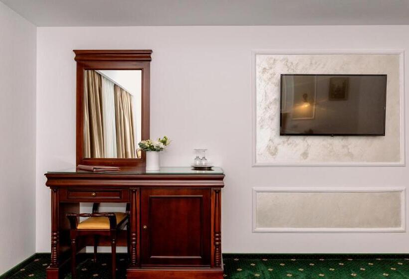 Полулюкс, Victoria