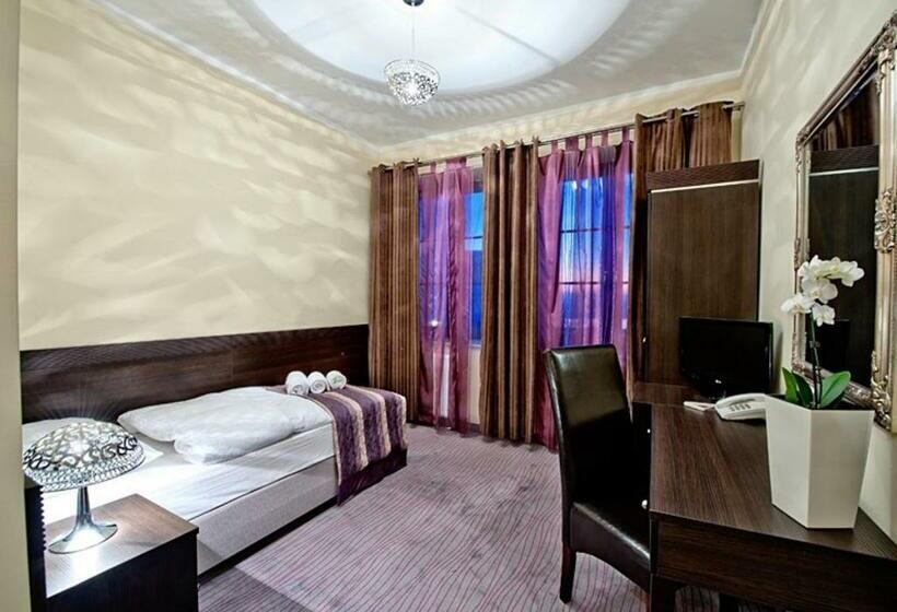 غرفة قياسية فردية, Willa Adriana