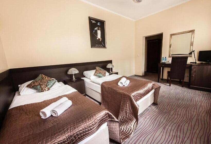 غرفة قياسية, Willa Adriana