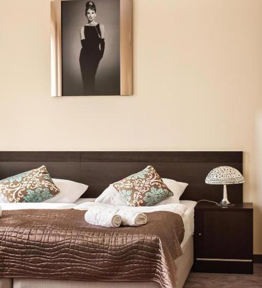 غرفة قياسية, Willa Adriana