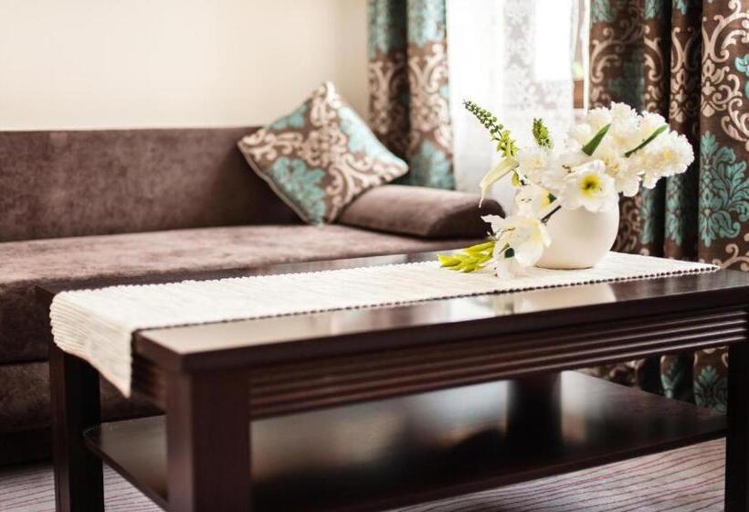 شقة غرفة واحدة, Willa Adriana