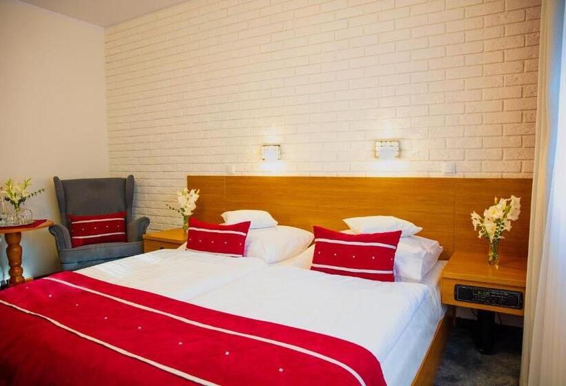 חדר סטנדרט, Motel 2000